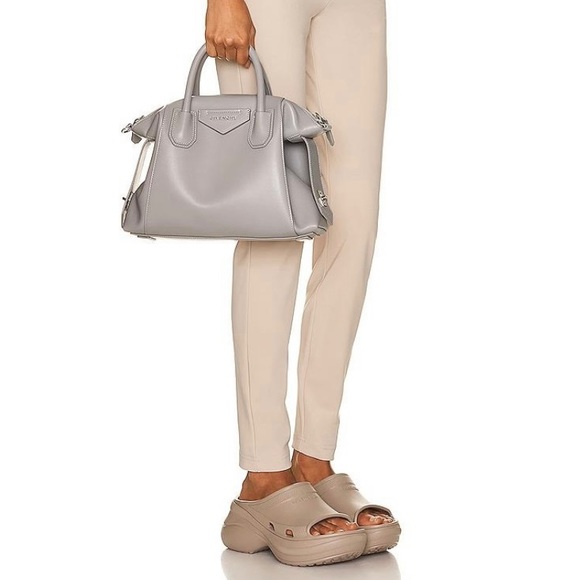 ❌SOLD❌ GIVENCHY small Soft ANTIGONA - Cloud Grey - Picture 16 of 16